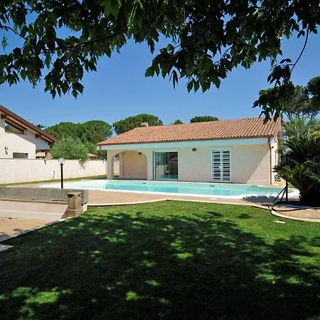 Swimmingpool Villa *